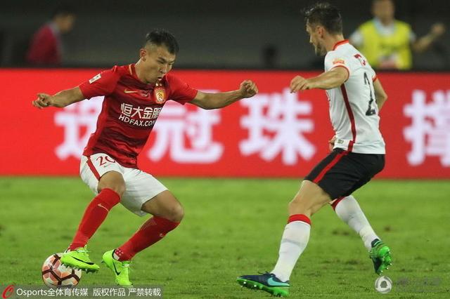 然而，王春子老师也提到，观众有时会期待演员在表演中展现出更多失控或处于失控边缘的状态，这对于文淇来说，或许是未来可以尝试突破的方向。