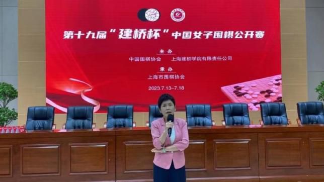 张曼玉当天在记者会上表示，自己从影生涯第一个获得的奖 谭松韵《锦心似玉》开播，原著粉不买账，是哪里改编出了问题？