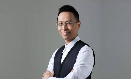 这个暑期，银幕化作时光机，带我们穿越记忆的长河。