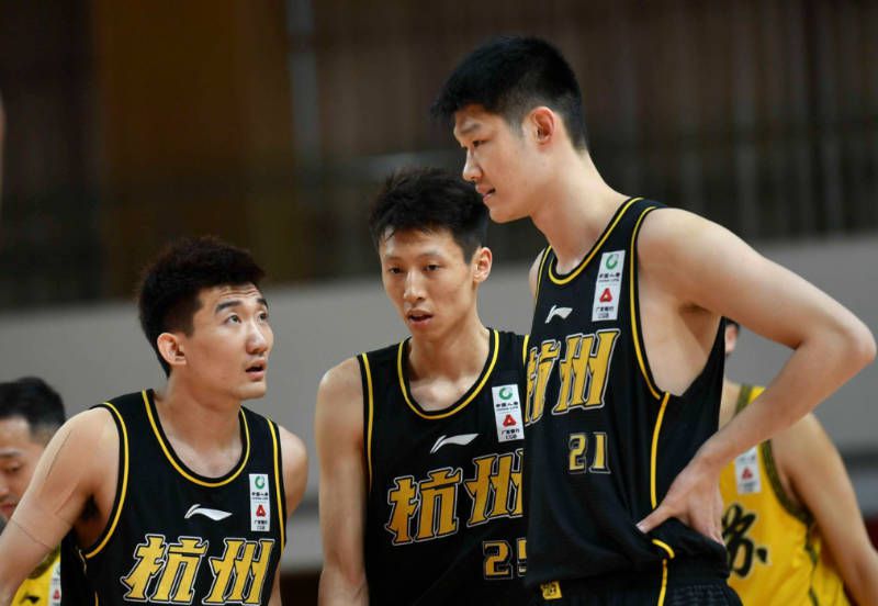 对话首期班学员：他们的决策或许就是你的动力 2025-12-02 从排斥到接纳，AI不仅能帮我们实现那些现实中拍不出来的镜头搭建，还能像达芬奇剪辑一样高效输出。