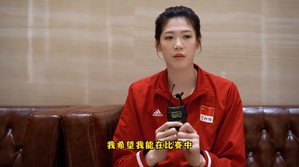 那时候的英国，女性在家中没有太多的话语权，一向谨慎小心生活的安妮，因为在意别人的眼光而听从了家人的建议，放弃了这段感情。