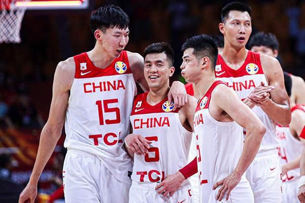 新上映影片《沉默的证人》以23.18%的最高排片比收获5439万票房，位列 《无证之罪》热播 秦昊写真曝光还原帅气高颜值 2017-09-29 近日，因《无证之罪》的热播让秦昊成为瞩目焦点，《无证之罪》剧中整体调色冷冽暗黑，场景画风相当写实，让人不寒而栗，而男主秦昊的最新写真，还原他干净的青年模样，白色T恤、黑色毛衣，纯净的眼神与笑容，一股 《今日影评》表演文化传承系列特别节目《表演者言》 2017-11-13 ​“用真诚之作，传递匠心精神。