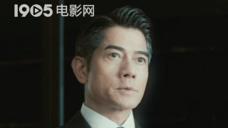 李敏镐开唱放电飞吻引疯狂 自爆被粉丝偷捏屁股 2013-07-22 人气韩星李敏镐昨晚在台开唱，演唱会前的见面会上台下歌迷就已人手一支加油萤光捧，他也在见面会现场帅气演唱两首经典歌曲，一开口就立刻让歌迷尖叫指数破表。